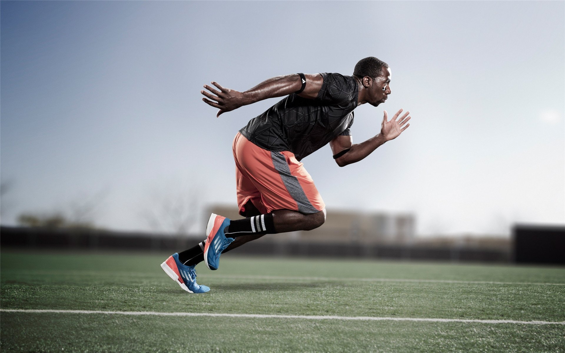 米兰体育报-远射“绝技”惊艳全场，欧冠的精彩瞬间合集，足坛远射集锦